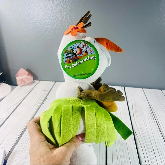 Disney - Frozen Olaf Aloha Plus w/ Disney World Pin. - Picture 6 of 10